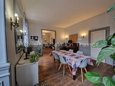 Demeure - 240 m² - 9 pièces