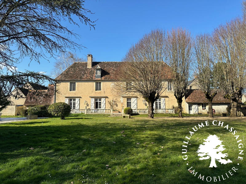 Maison traditionnelle - 250 m² - 9 pièces