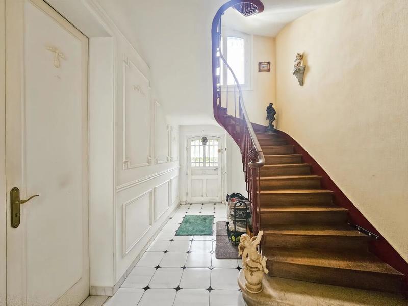 Maison - 260 m² - 10 pièces