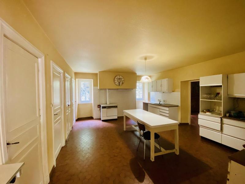 Maison - 400 m² - 11 pièces