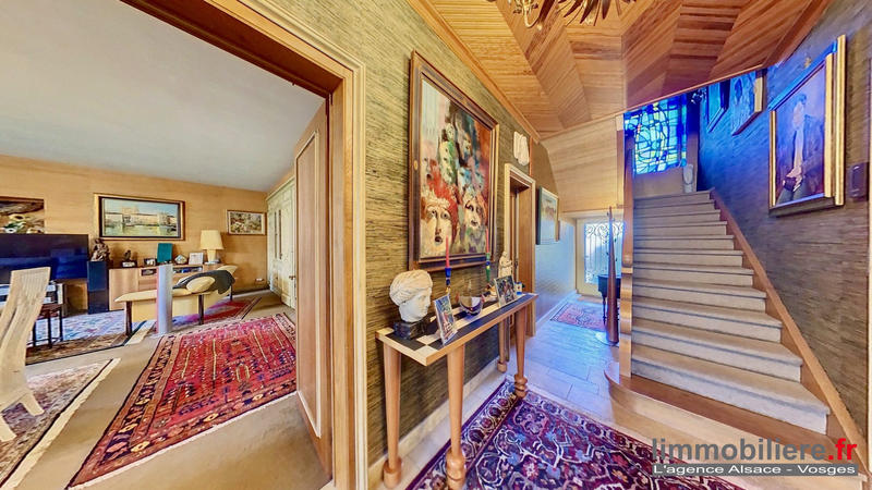 Maison - 370 m² - 12 pièces