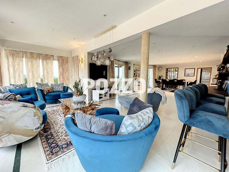 Maison - 340 m² - 9 pièces