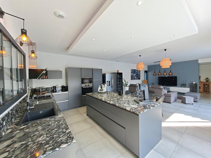 Maison - 206 m² - 6 pièces