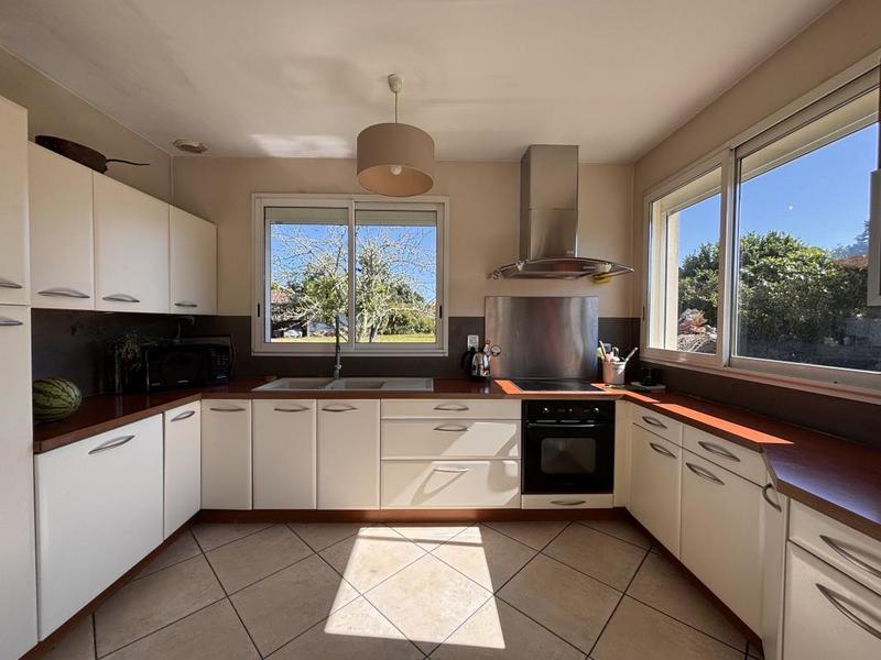 Maison - 218 m² - 7 pièces