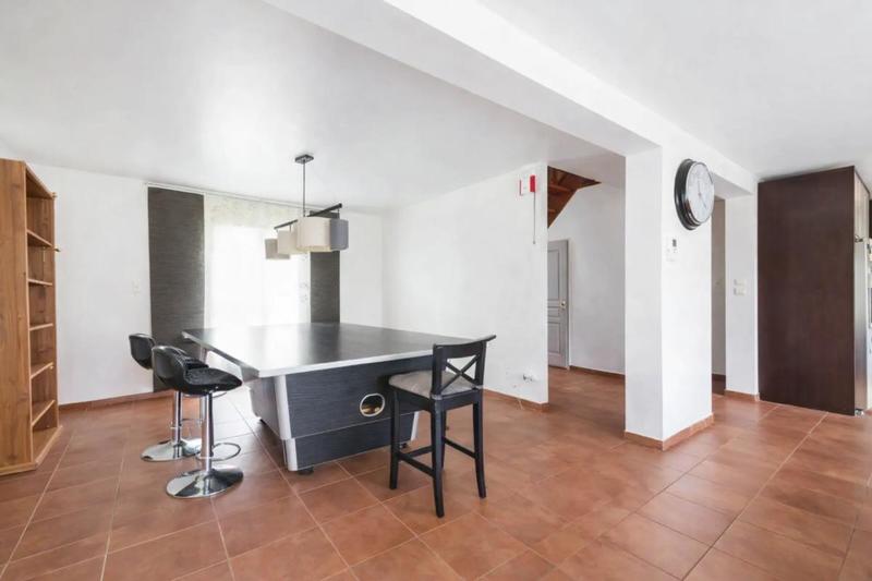 Maison - 200 m² - 8 pièces