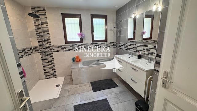 Villa - 198 m² - 10 pièces