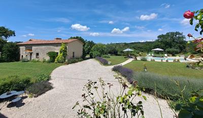 Maison - 285 m² - 6 pièces