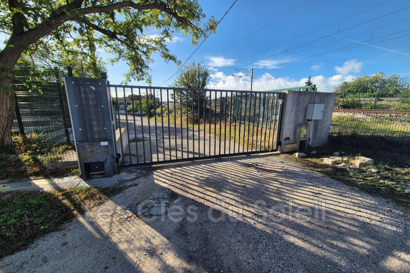 Parking / Garage - 550 m²