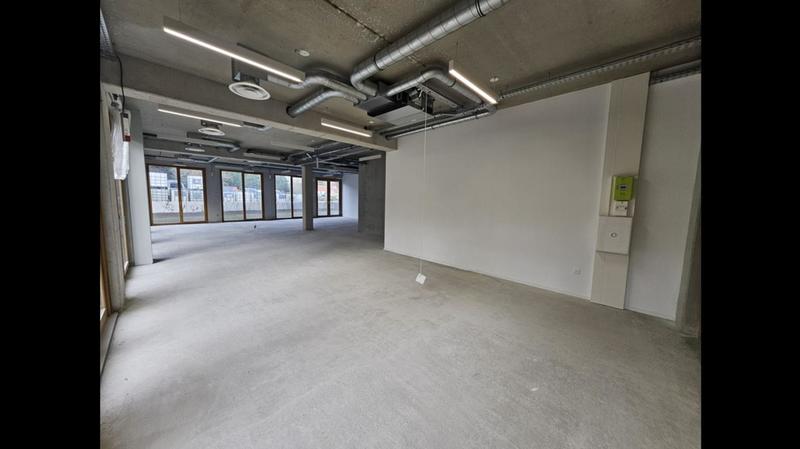 Bureau - 2 654 m² - 12 pièces