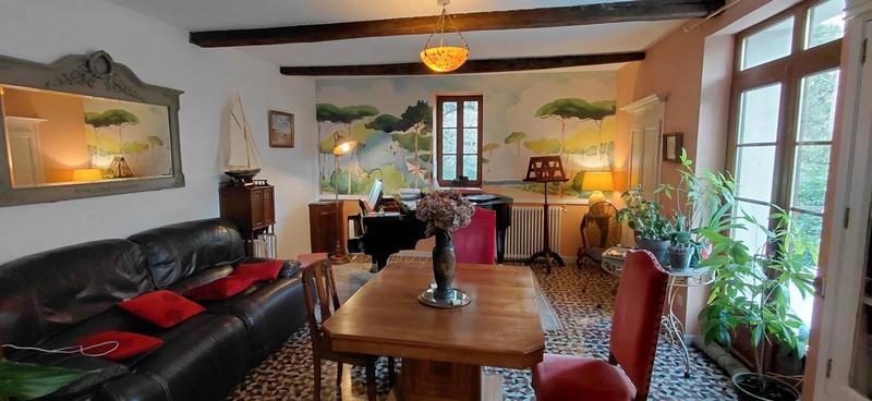 Maison - 280 m² - 9 pièces