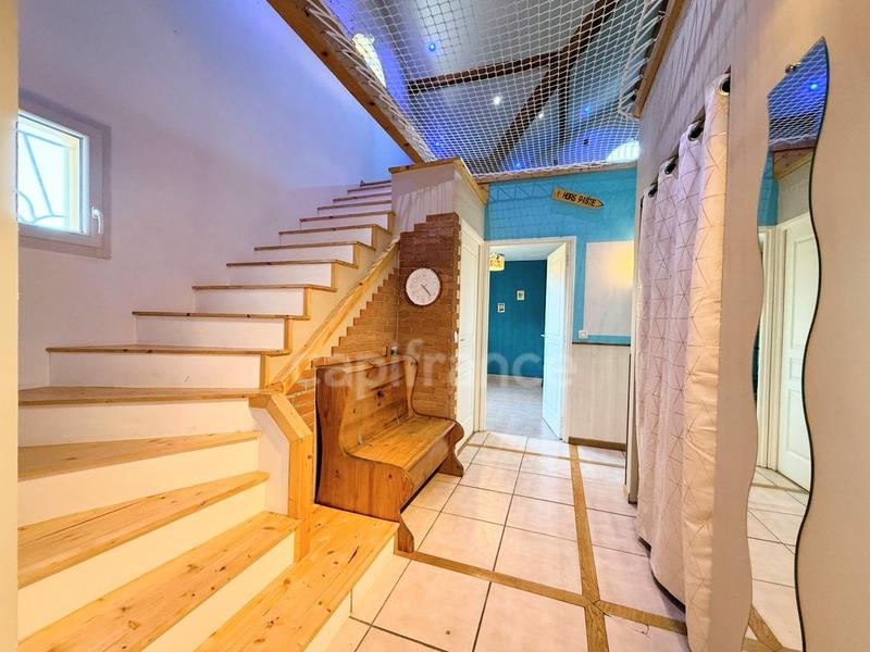 Maison - 211 m² - 9 pièces