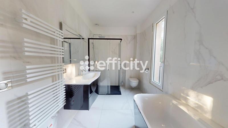 Maison - 260 m² - 7 pièces