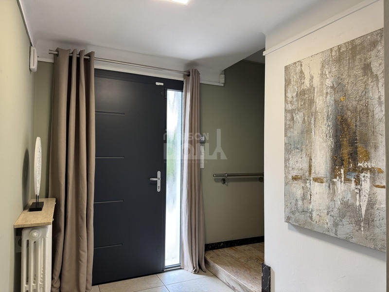 Maison - 242 m² - 8 pièces