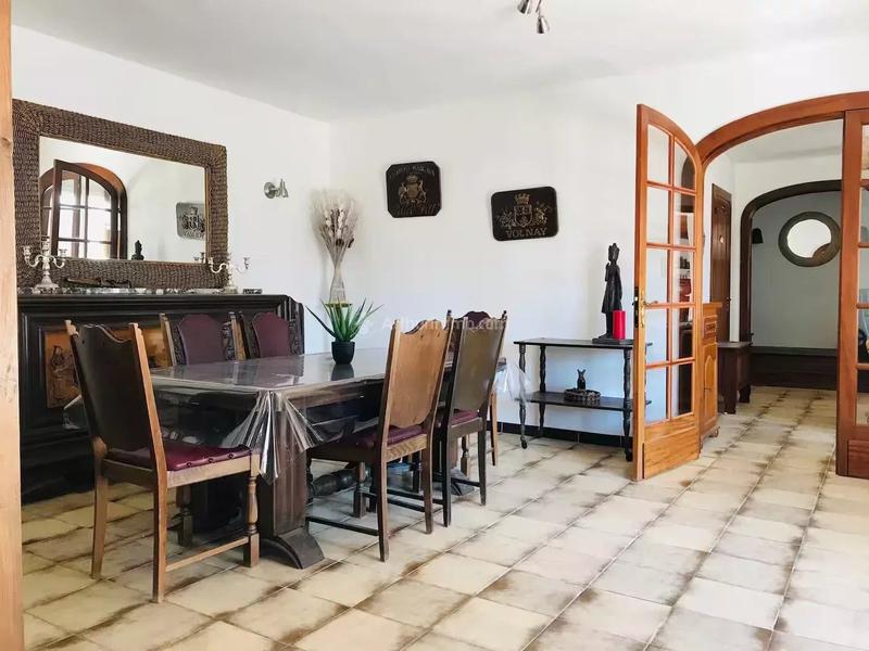 Maison - 210 m² - 6 pièces