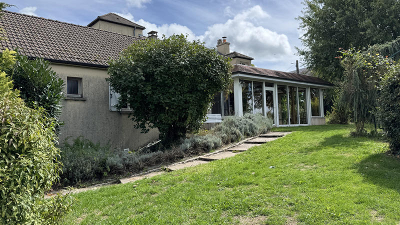 Propriété - 245 m² - 6 pièces