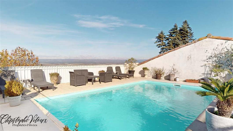 Maison - 288 m² - 8 pièces