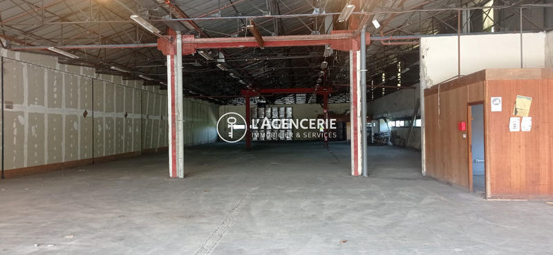 Entrepôt - 1 033 m²