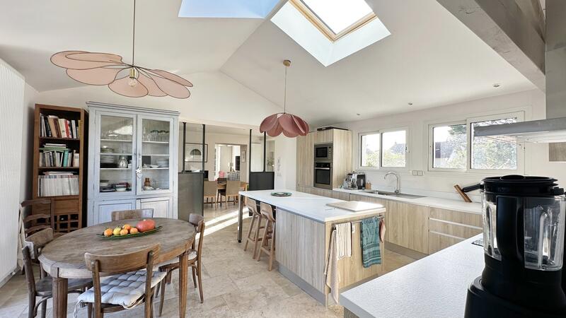 Maison - 205 m² - 7 pièces