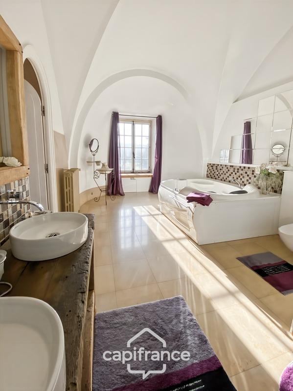 Maison - 318 m² - 8 pièces