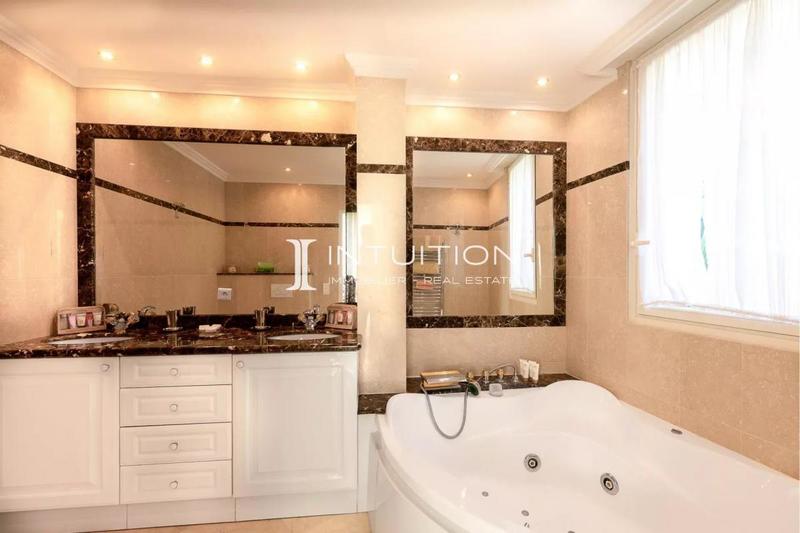 Villa - 320 m² - 6 pièces