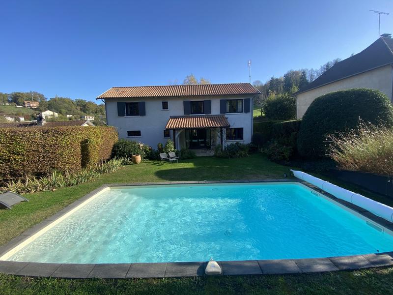 Maison traditionnelle - 168 m² - 6 pièces