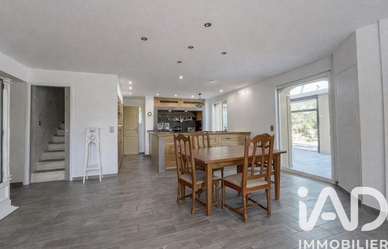 Maison - 245 m² - 9 pièces