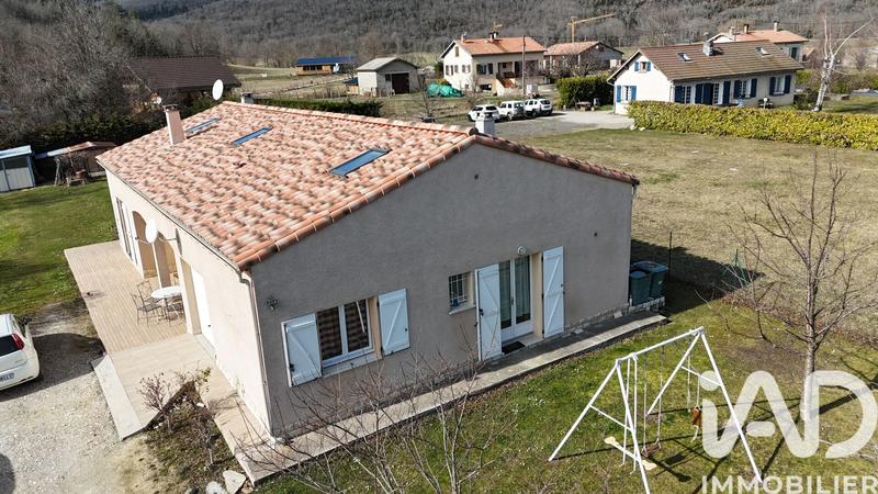 Maison - 207 m² - 9 pièces