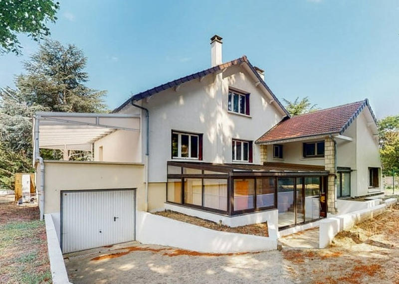 Maison - 235 m² - 7 pièces