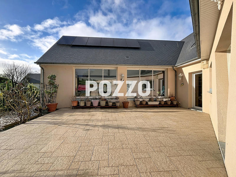 Maison - 237 m² - 9 pièces