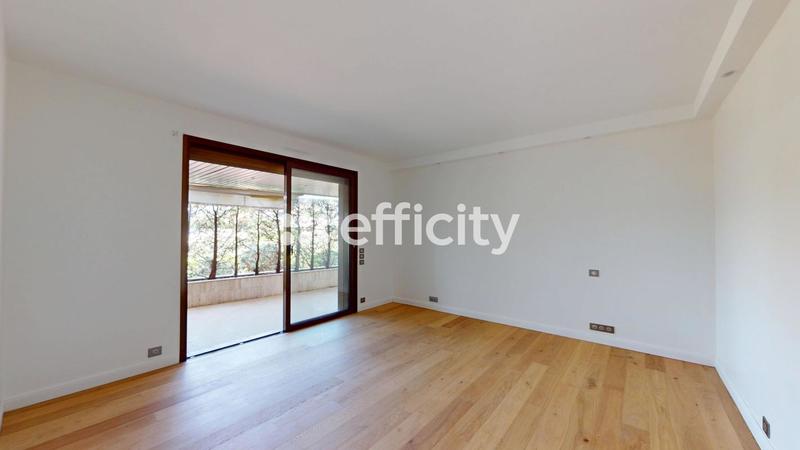 Appartement - 270 m² - 7 pièces