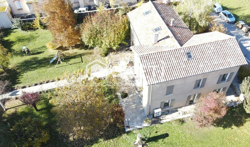 Maison de maîtres - 365 m² - 11 pièces