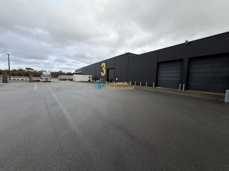 Entrepôt - 10 435 m²