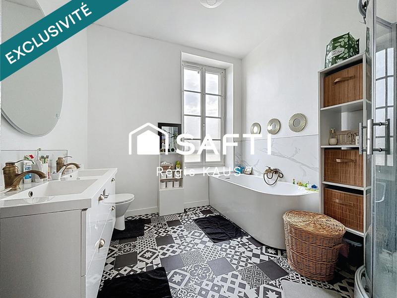 Maison - 220 m² - 8 pièces