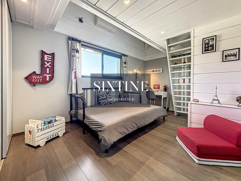 Maison contemporaine - 254 m² - 7 pièces