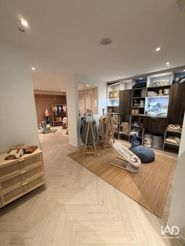 Local commercial - 297 m²