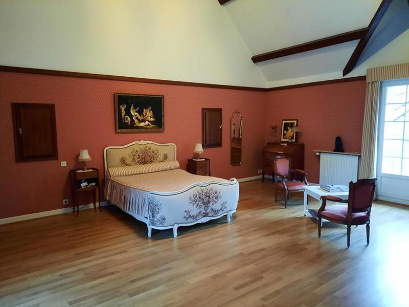 Maison - 268 m² - 9 pièces