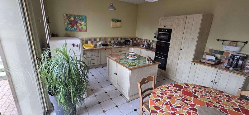 Maison traditionnelle - 217 m² - 9 pièces