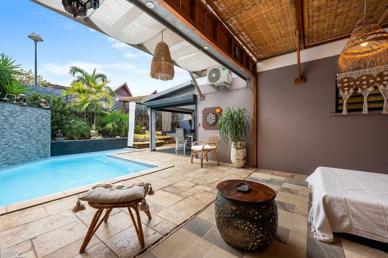 Maison - 230 m² - 11 pièces