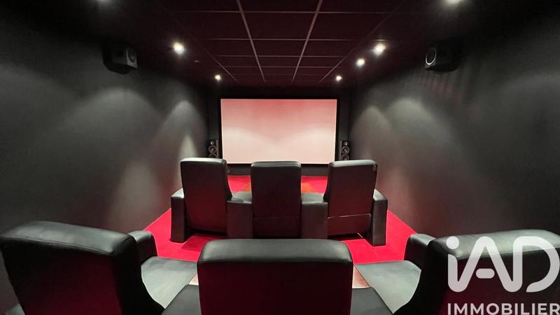 Maison - 275 m² - 11 pièces