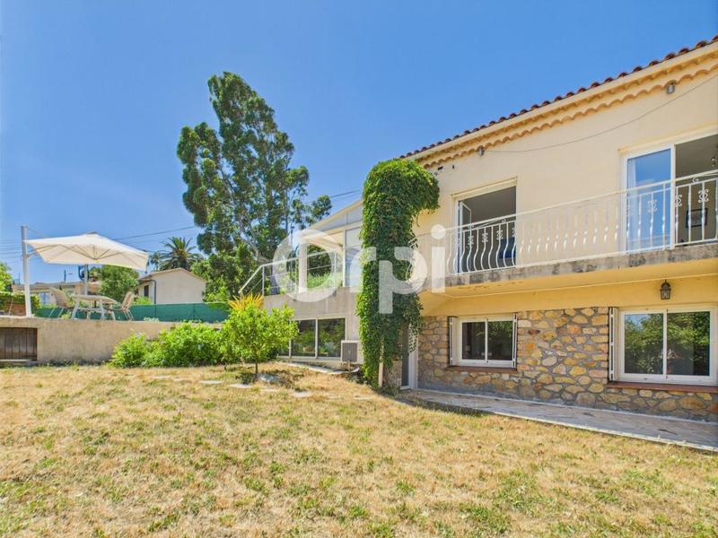 Villa - 253 m² - 6 pièces