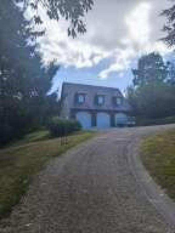 Maison - 285 m² - 9 pièces