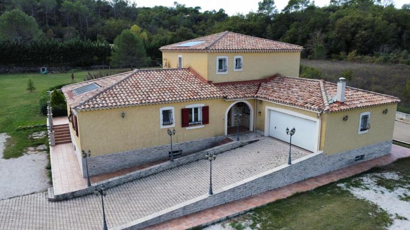 Maison - 230 m² - 10 pièces