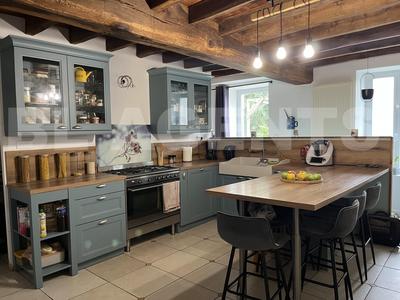 Maison - 270 m² - 10 pièces