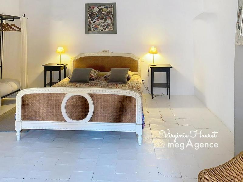 Maison - 270 m² - 10 pièces