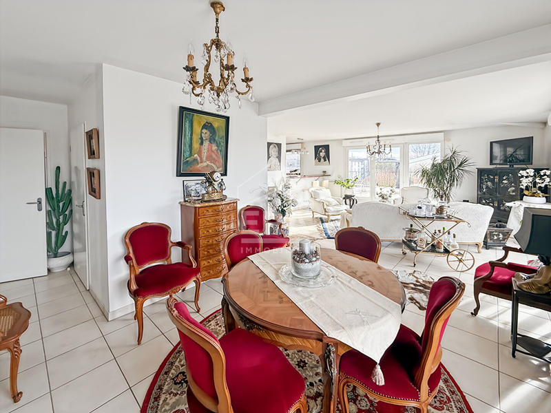 Appartement - 94 m² - 4 pièces