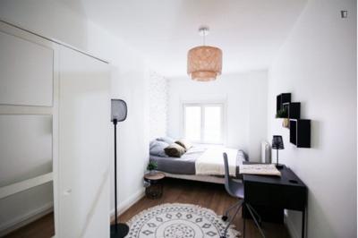 Chambre - 11 m² - 5 pièces