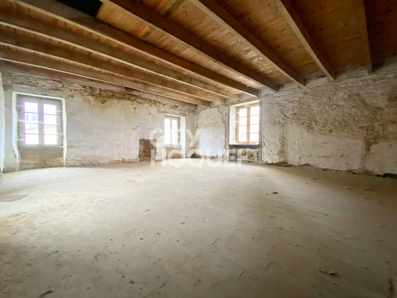 Maison - 325 m² - 6 pièces