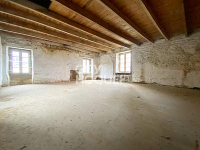 Maison - 325 m² - 6 pièces