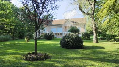 Maison - 310 m² - 7 pièces