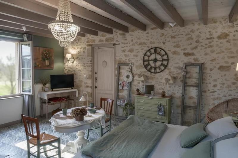 Maison en pierre - 350 m² - 8 pièces